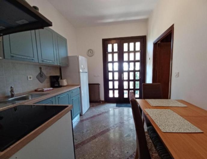 Excellent Mia Umag